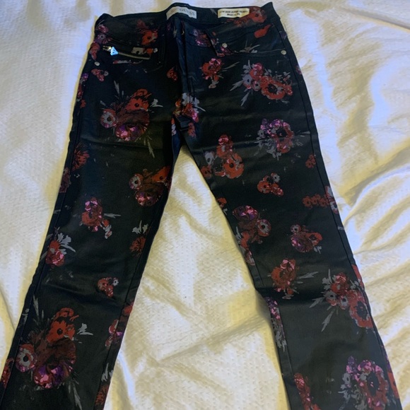 Guess Denim - Guess “Coated” Skinny Jeans - Black/Floral, Sz 27